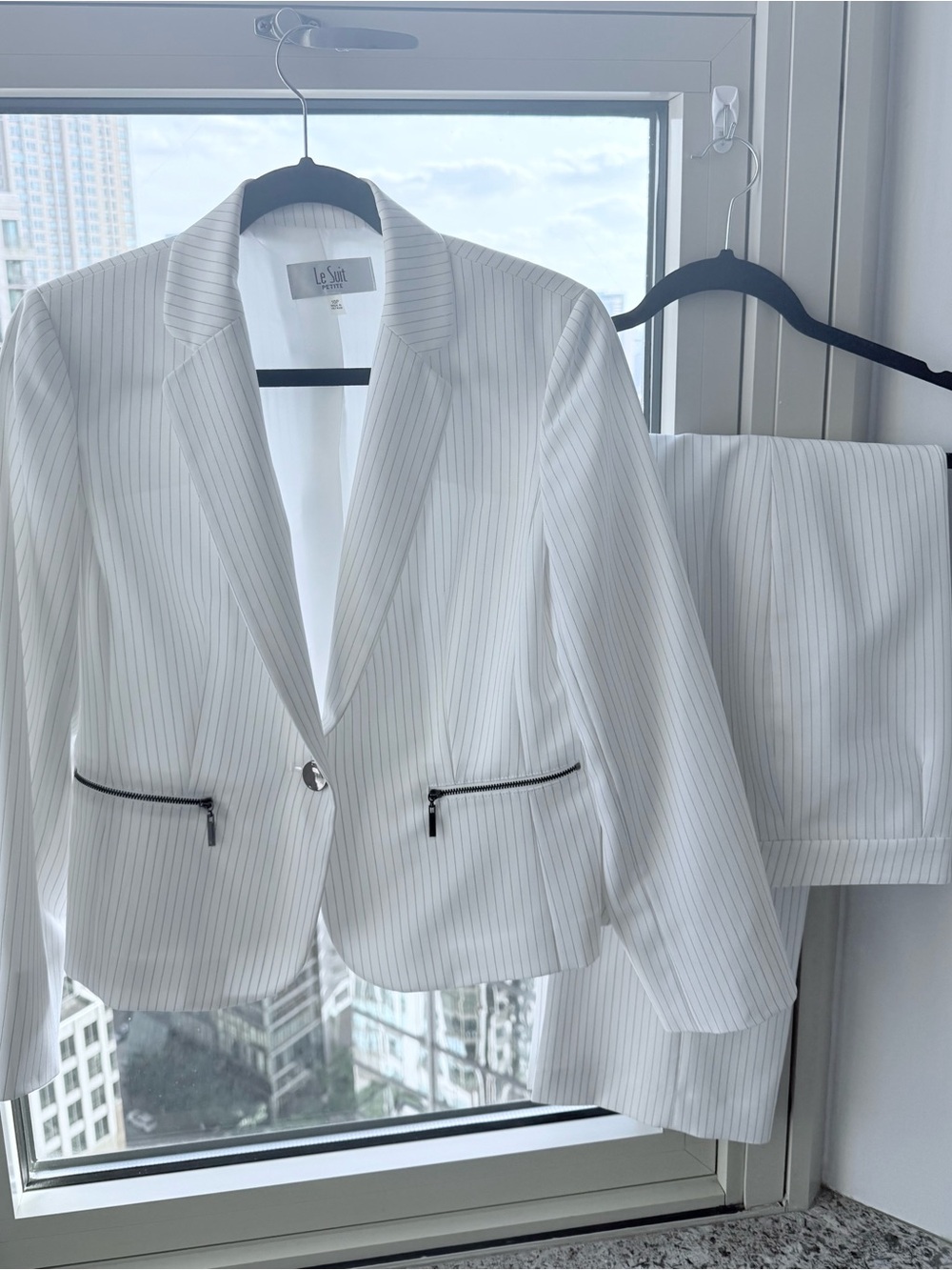 Le Suit White Pinstripe Women's Suit (Blazer & Pants) with Zipper Pockets - 10P